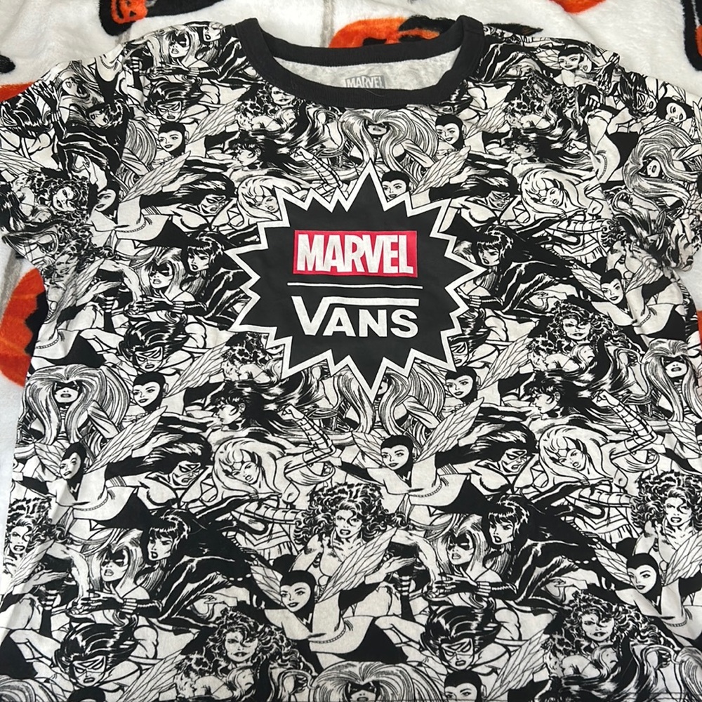 Women’s large Vans x Marvel shirt
